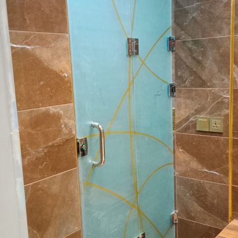 باب سيكوريت مصنفر بخطوط ذهبية